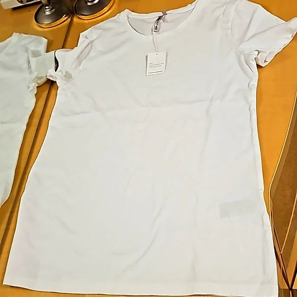 Banana Republic The signature Tee collection shirt Brand New with tag - Picture 4 of 7